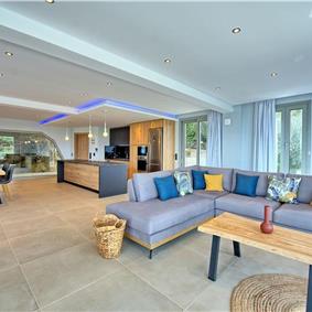 3 bedroom villa with pool & sea views, Makrades, sleeps 6